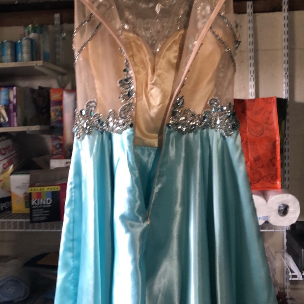 Dress - Picture 5 of 6